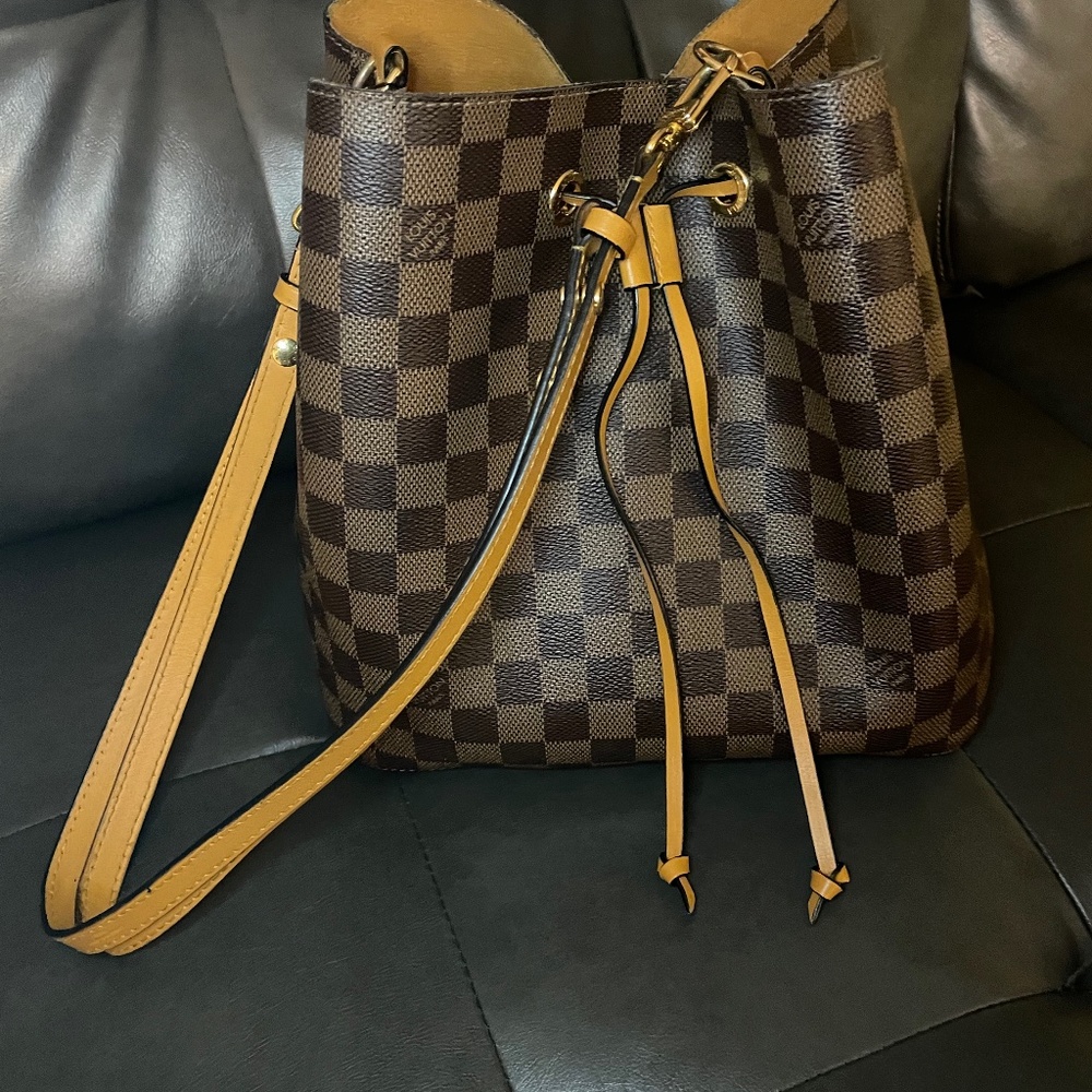Louis Vuitton Néonoé MM bag